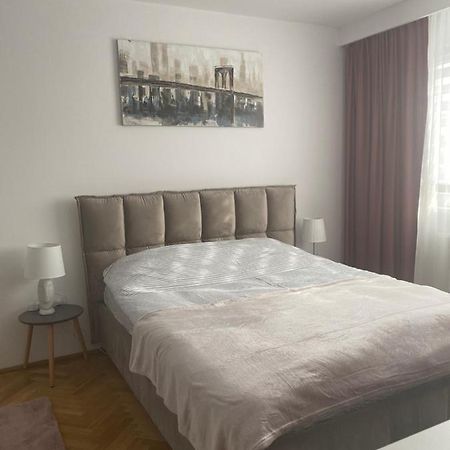 Astra 1Bedroom Μπρασόβ Εξωτερικό φωτογραφία